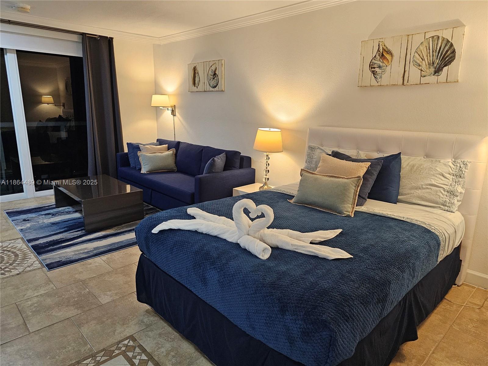 Beautifull Oceanfront Studio facing the ocean with private balcony and all utilities included (electricity, wifi, cable tv, water & sewer). Fully furnished with 1 queen size bed and 1 sofa bed, full kitchen with 4 burners, oven, and full-size refrigerator and freezer. 6 months leases.
