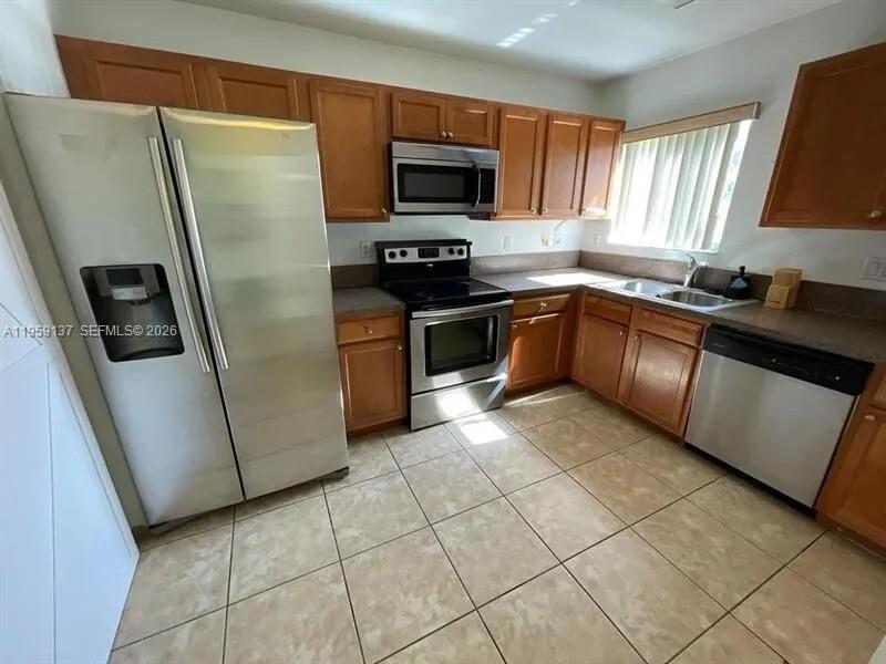 HOLLYWOOD RIDGE FARMS 2-1 - Residential Lease