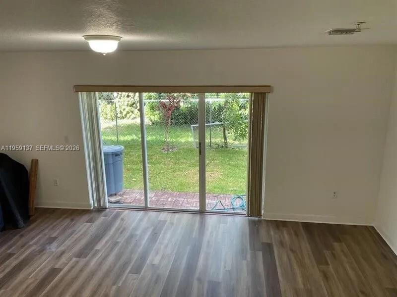 HOLLYWOOD RIDGE FARMS 2-1 - Residential Lease