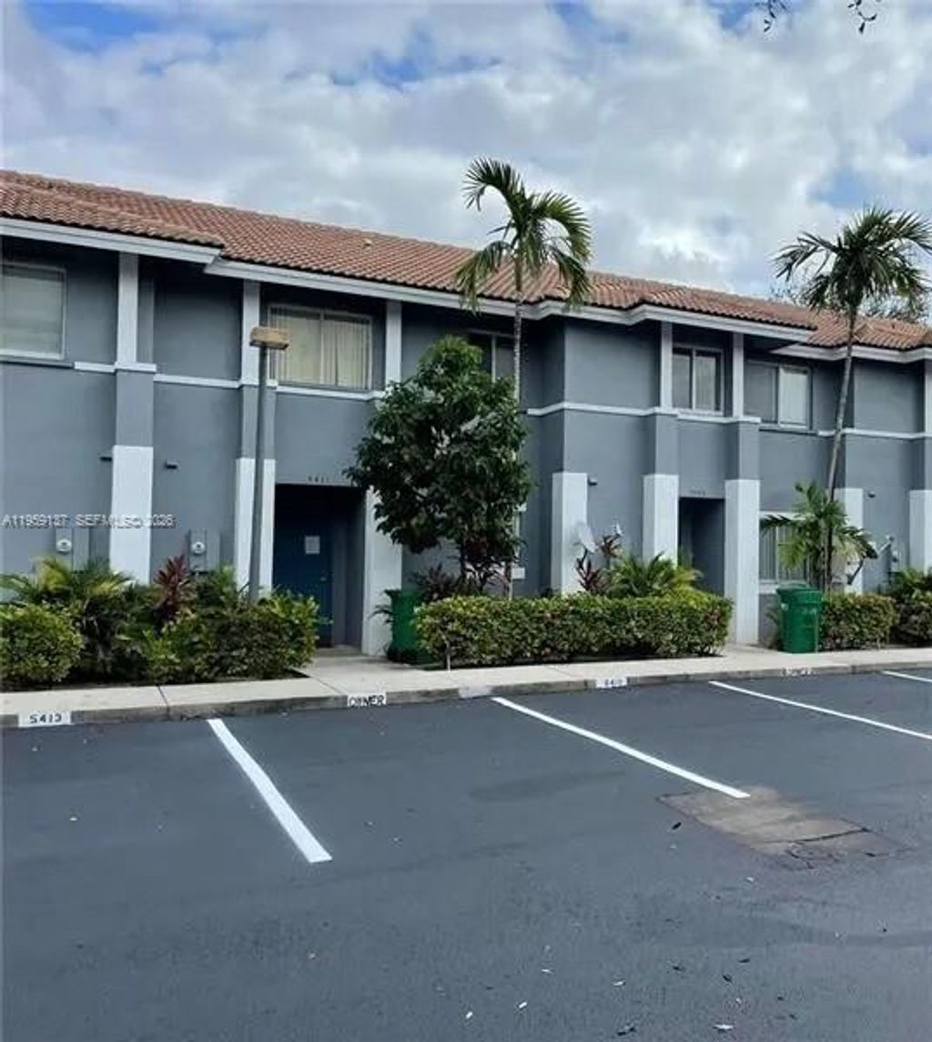 Photo of 5411 SW 41st St #5411, Pembroke Park, FL 33023 (MLS # A11959137)