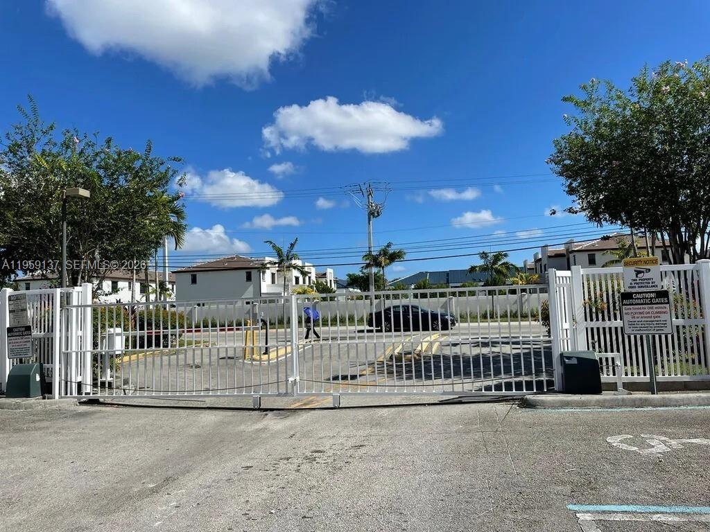 HOLLYWOOD RIDGE FARMS 2-1 - Residential Lease