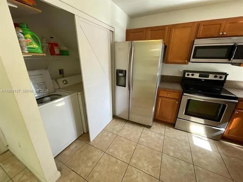 HOLLYWOOD RIDGE FARMS 2-1 - Residential Lease