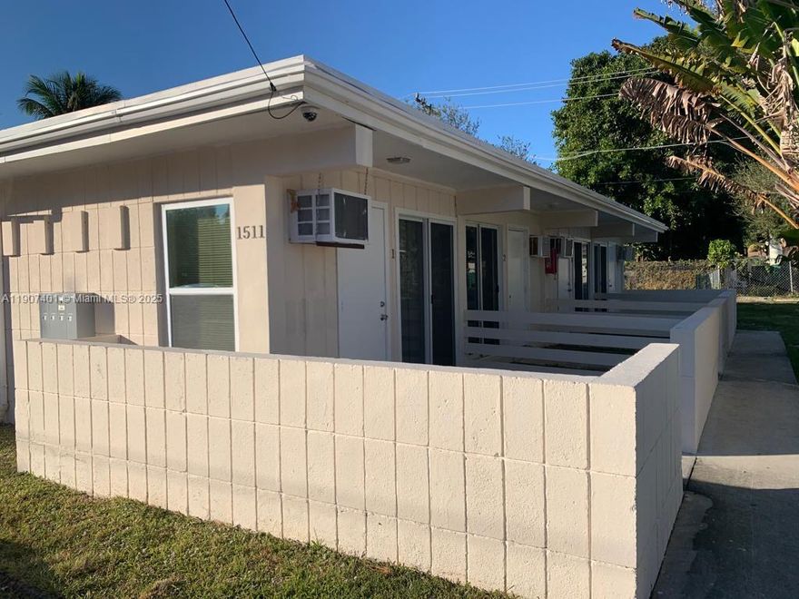 Spacious 1BR/1BA ground-level apt at 1511 NE 117 St #2, Miami 33161. Beautifully maintained w/ BIG layout, gleaming PORCELAIN floors, ample light & modern appeal—move-in ready!
Prime North Miami spot: 2 min to Biscayne Blvd, 10 min to I-95, Downtown Miami & Aventura Mall. 5-10 min drive to Haulover Beach & Oleta River State Park for sun & trails. Walk to diverse dining, fresh markets, Griffing Park & top schools. Easy bus access, low-crime vibe, vibrant community—affordable urban living at its best! Schedule today.