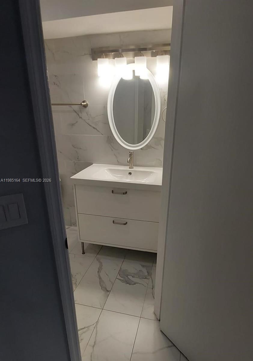 ISLES AT LAGO MAR CONDO - Residential Lease