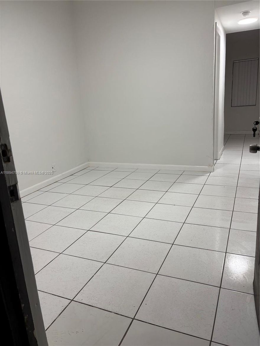 2-bedroom, 1-bath unit. Quick access to I-95, the Turnpike, 441, and other major routes for an easy commute.