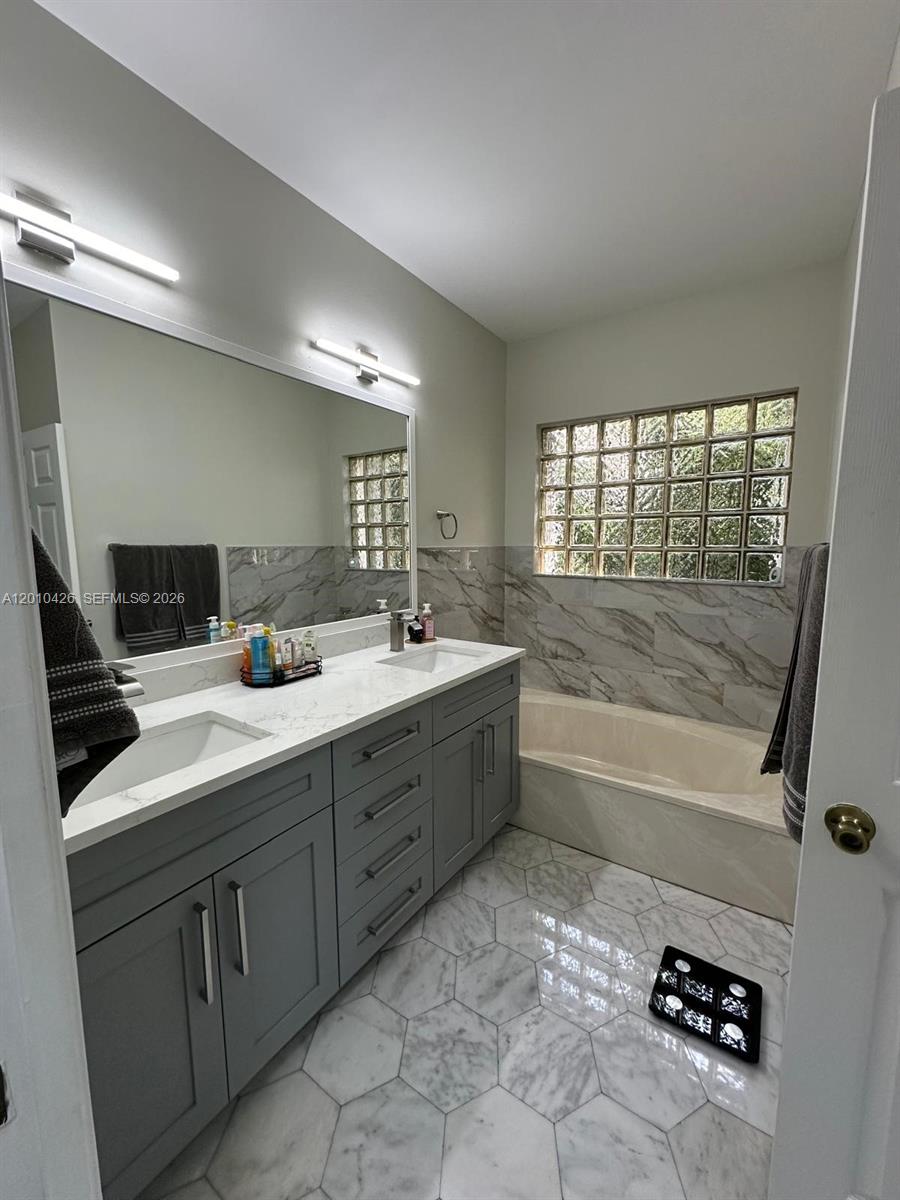 MADISON LAKES - Residential