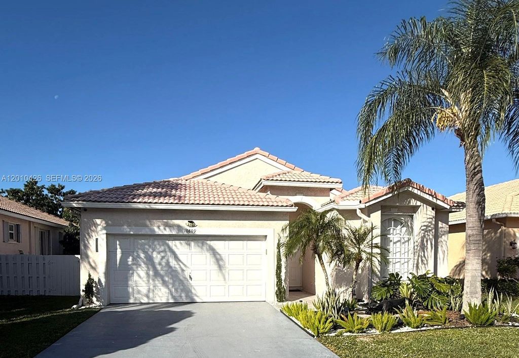 Photo of 10809 Madison Dr, Boynton Beach, FL 33437 (MLS # A12010426)