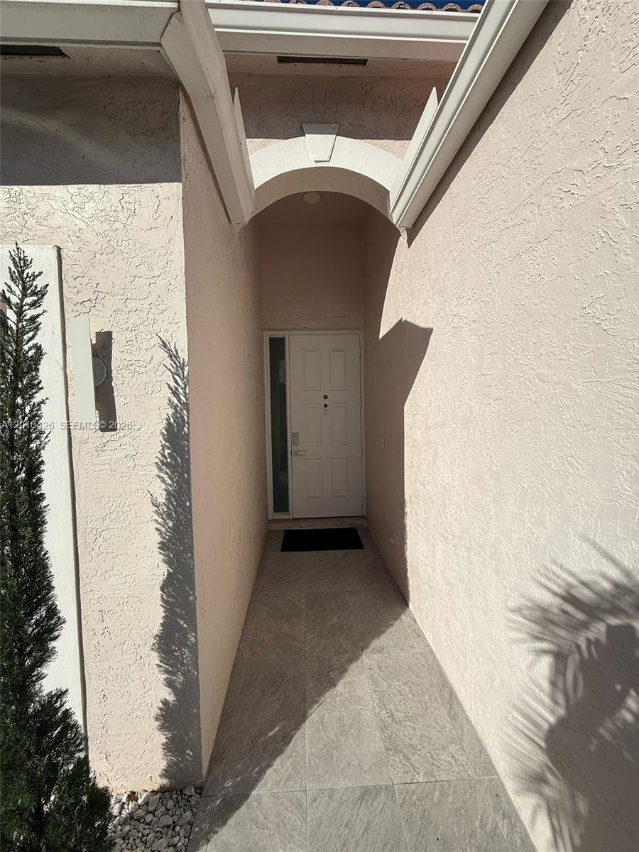 10809 Madison Dr