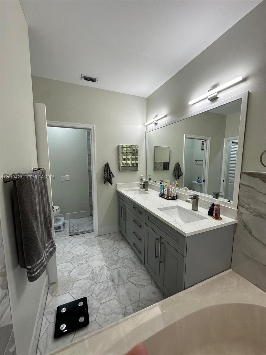 MADISON LAKES - Residential