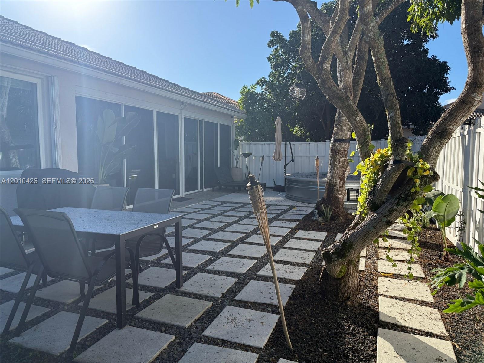 MADISON LAKES - Residential