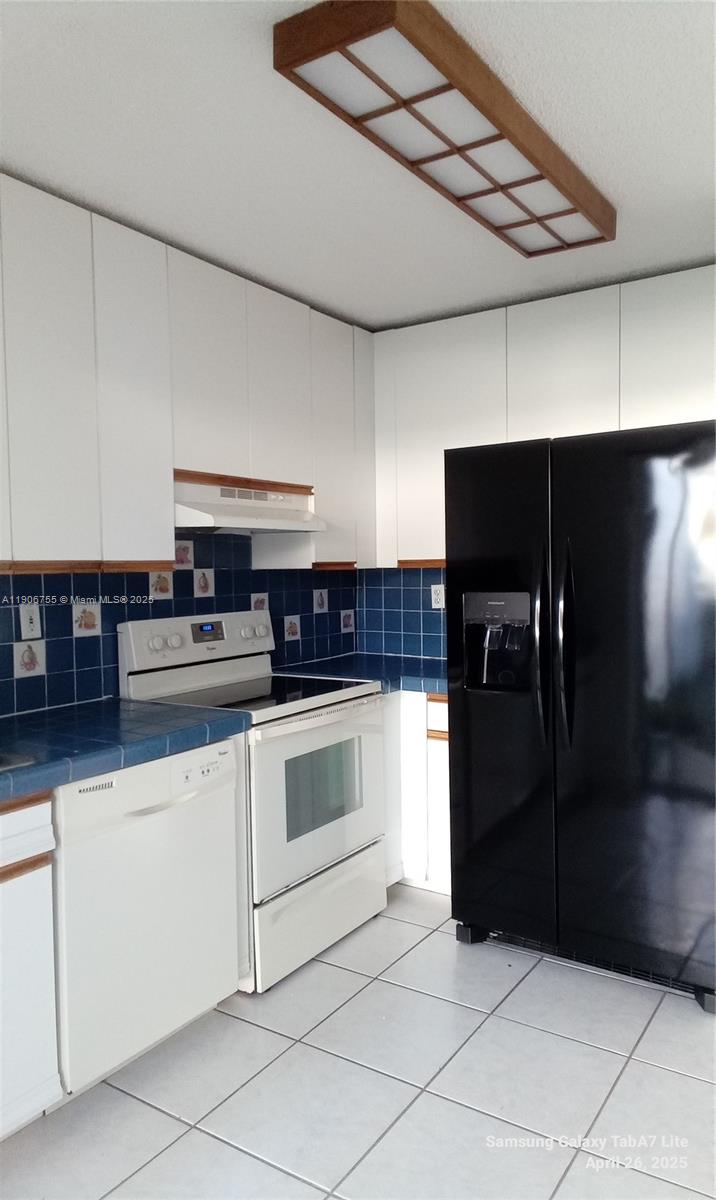 VILG HOMES COUNTRY WALK C - Residential Lease