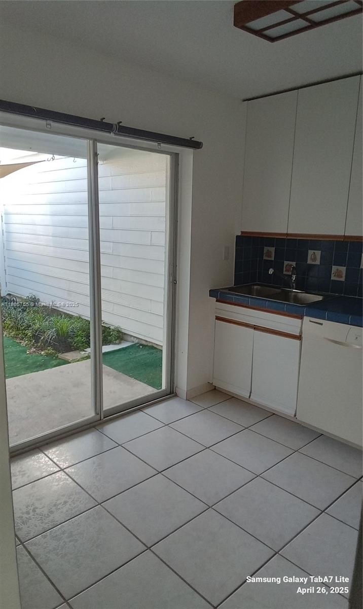 VILG HOMES COUNTRY WALK C - Residential Lease