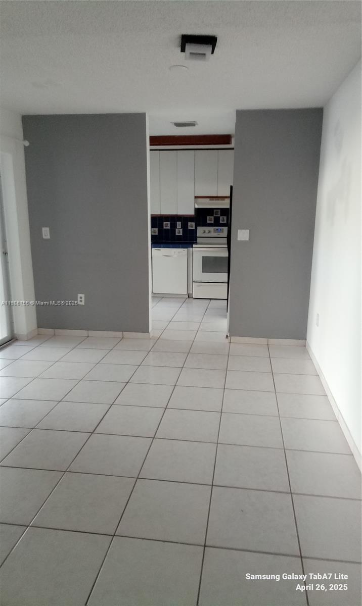 VILG HOMES COUNTRY WALK C - Residential Lease