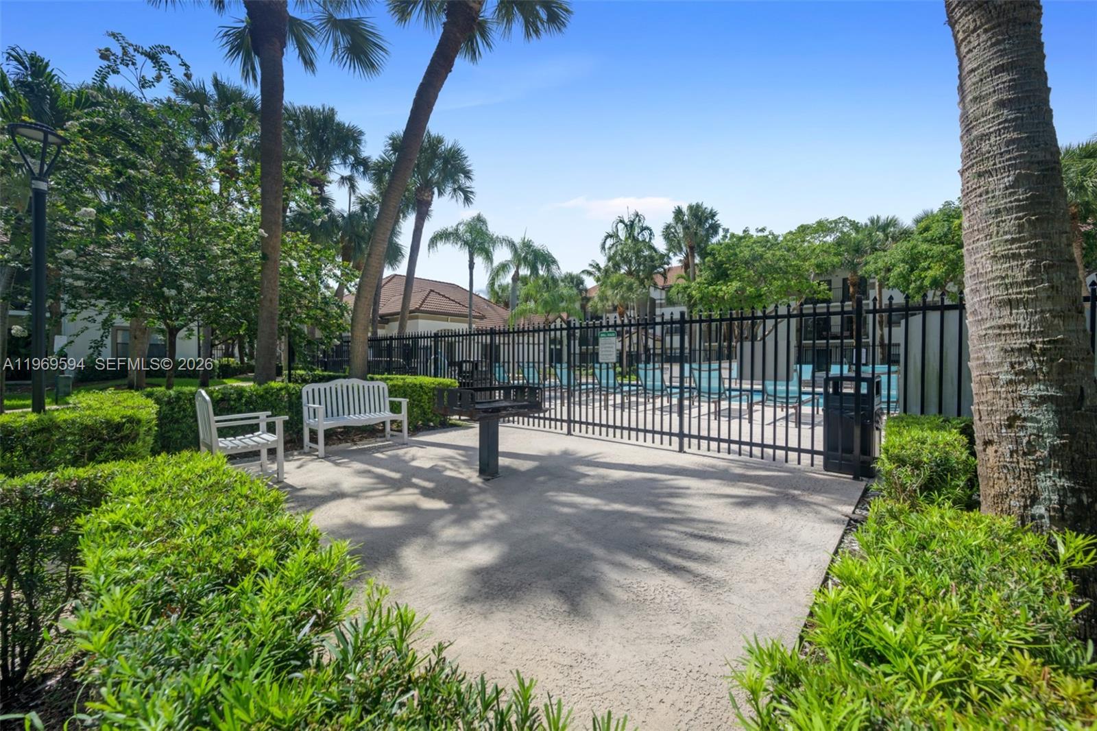 HOLLYWOOD PARC CONDOMINIU - Residential Lease