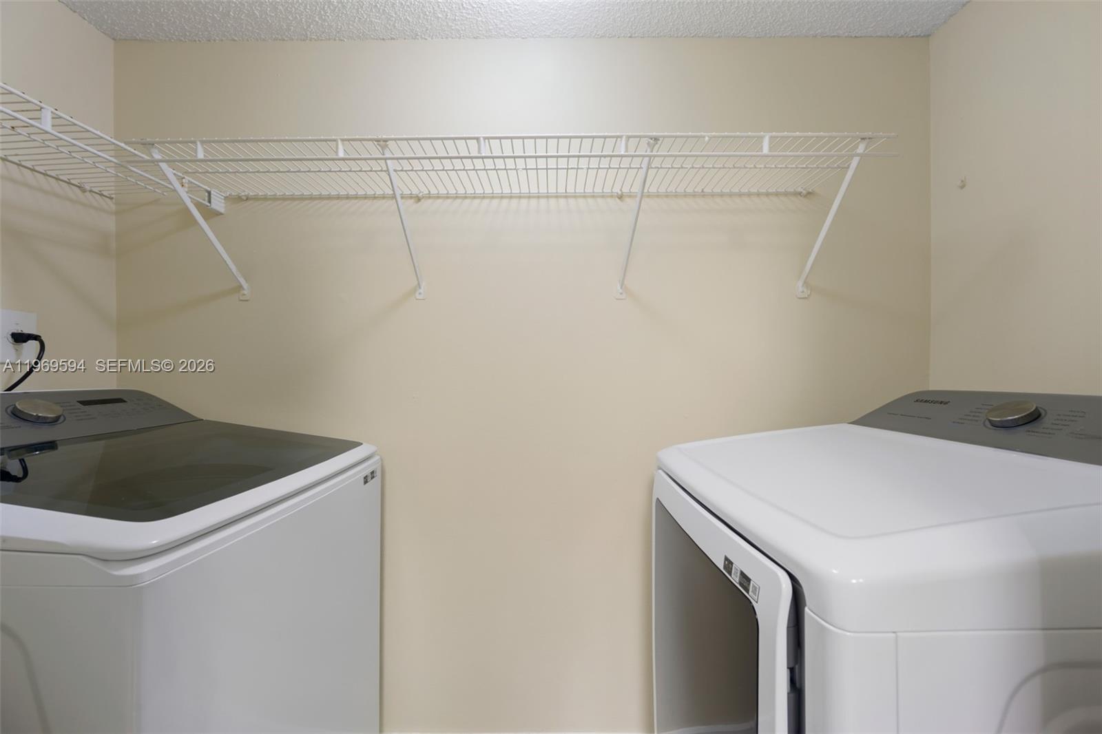 HOLLYWOOD PARC CONDOMINIU - Residential Lease