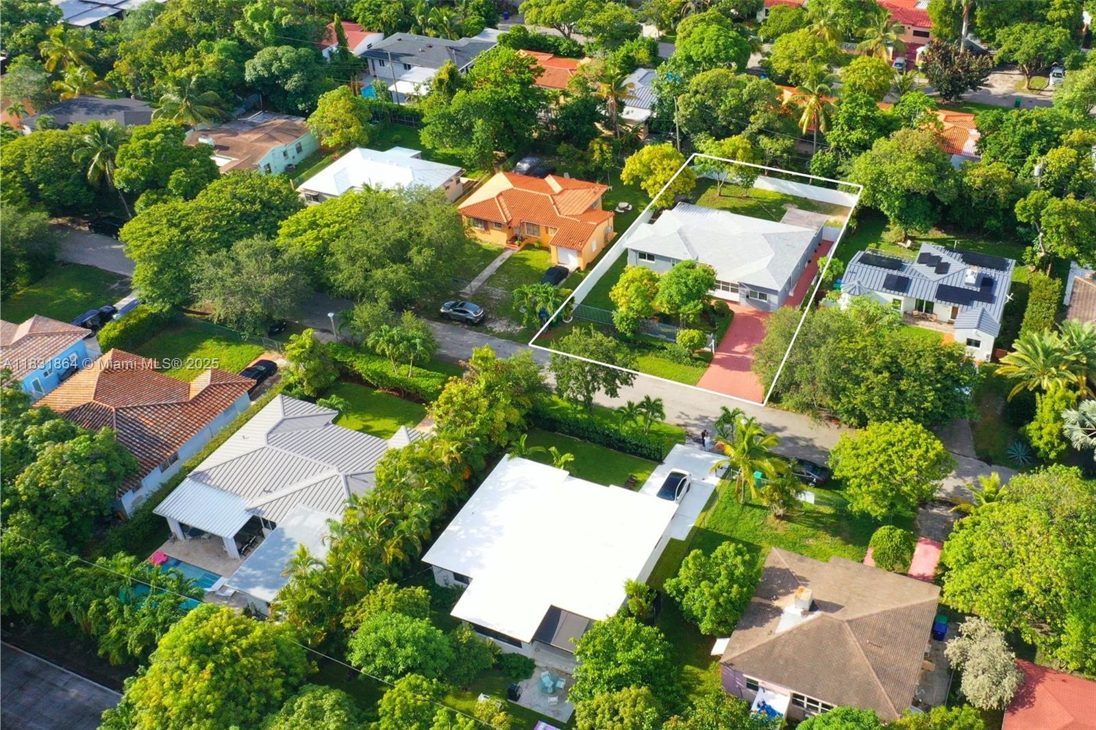 230 NE 48th St, Miami, FL, 33137/$1,075,000 1 230 NE 48th St