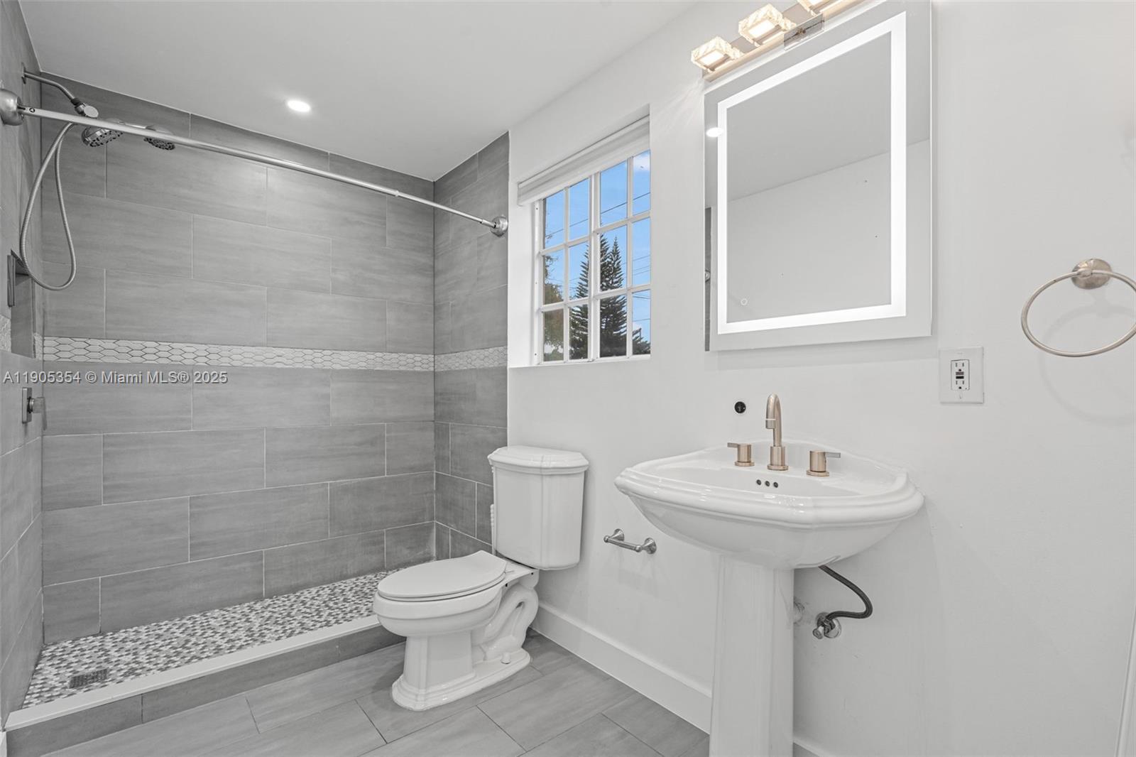 MIAMI GATEWAY - Residential Lease