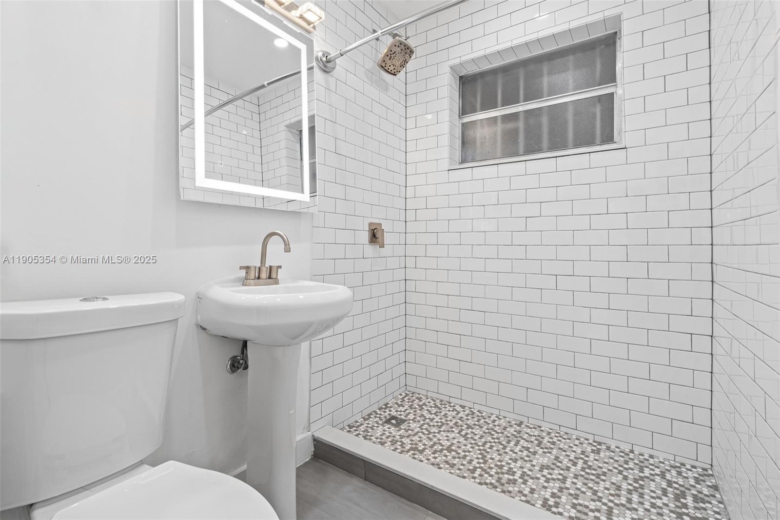 MIAMI GATEWAY - Residential Lease