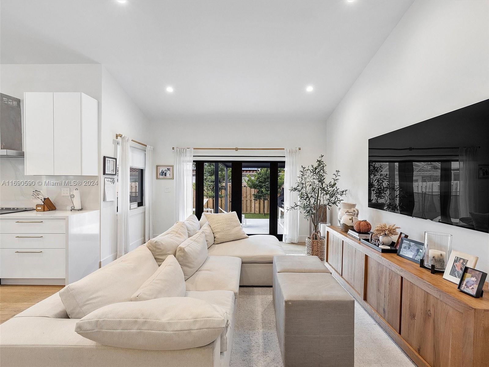 ROSMONT SUB - Residential Lease