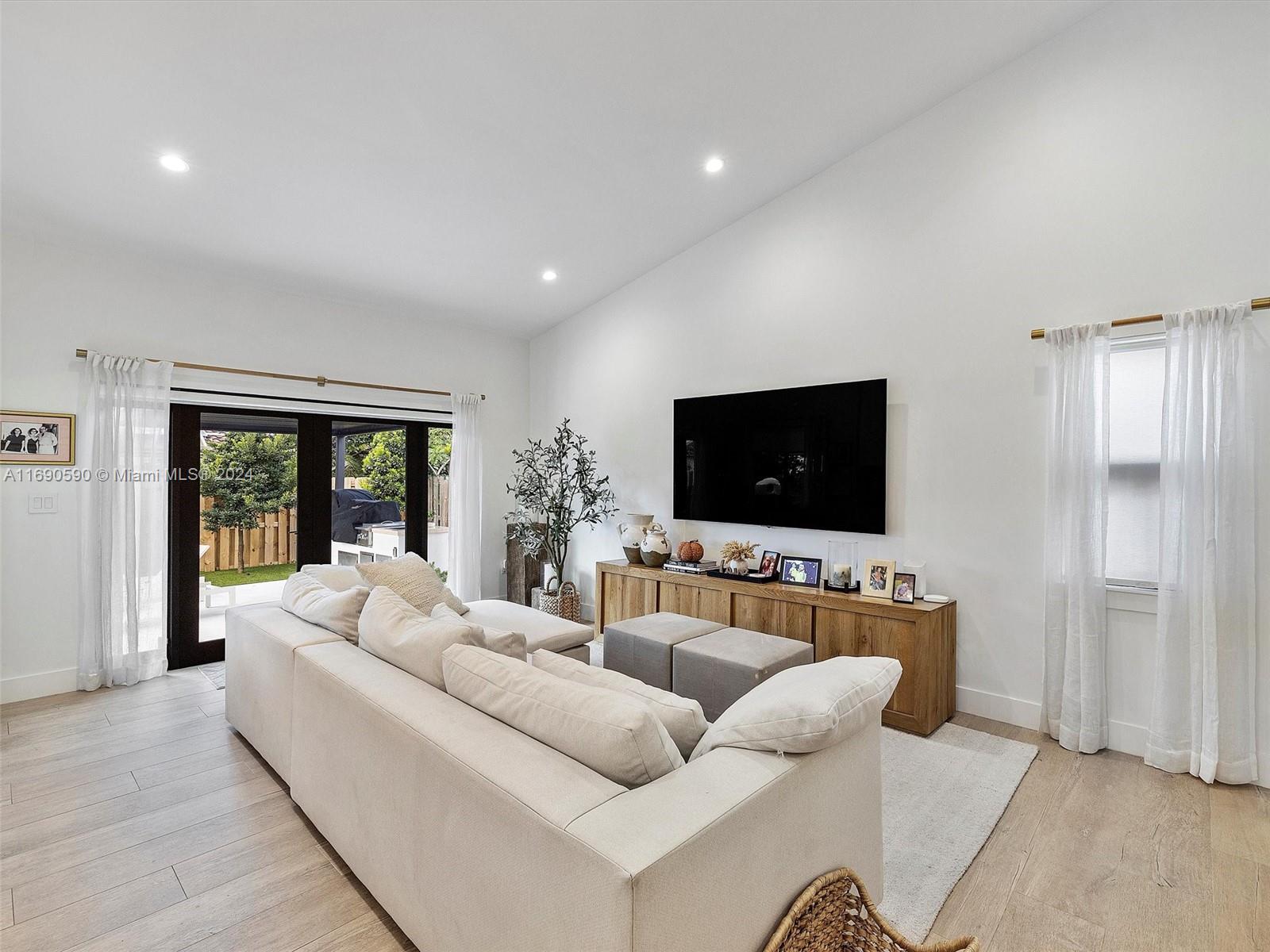 ROSMONT SUB - Residential Lease