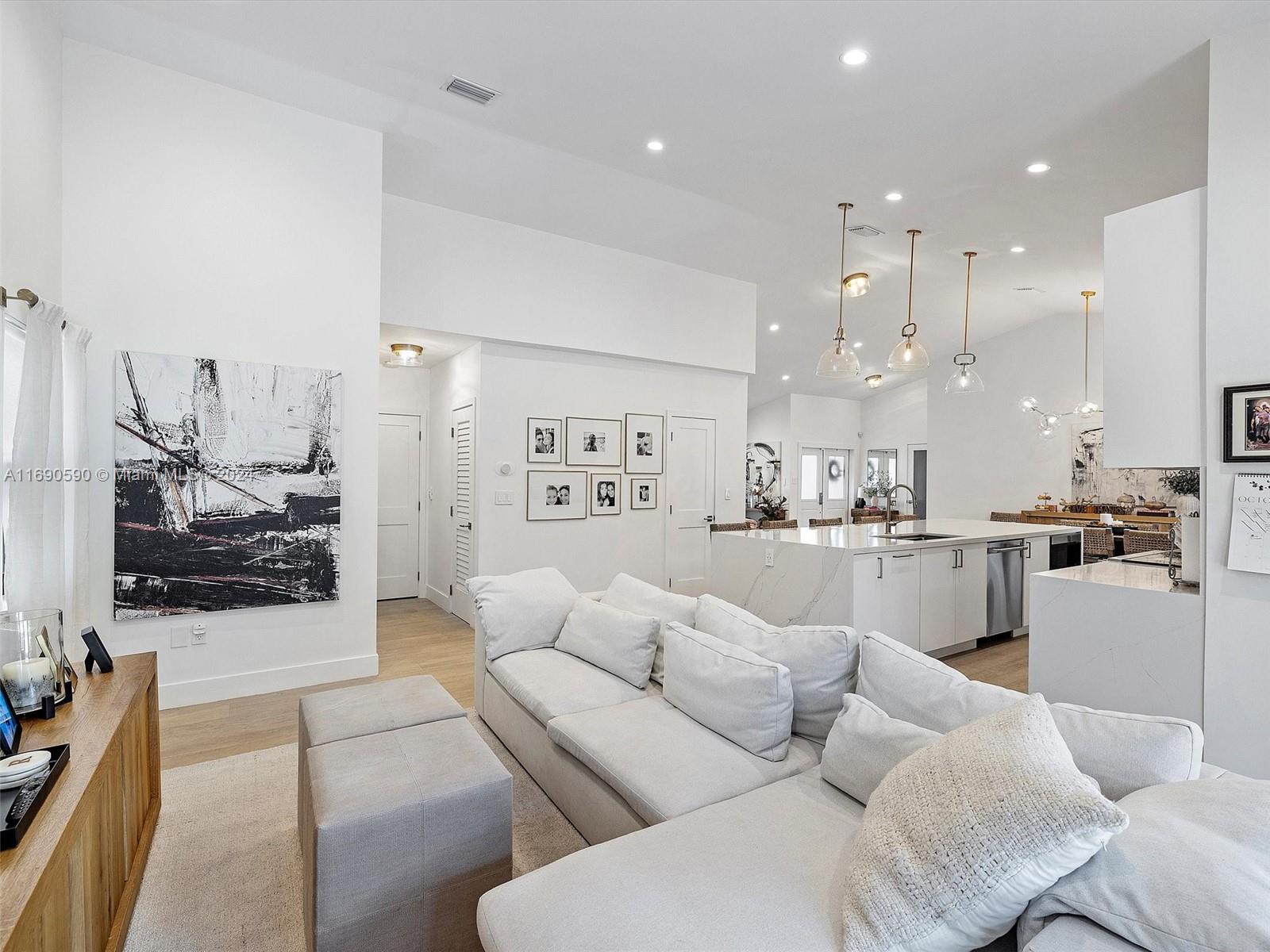 ROSMONT SUB - Residential Lease