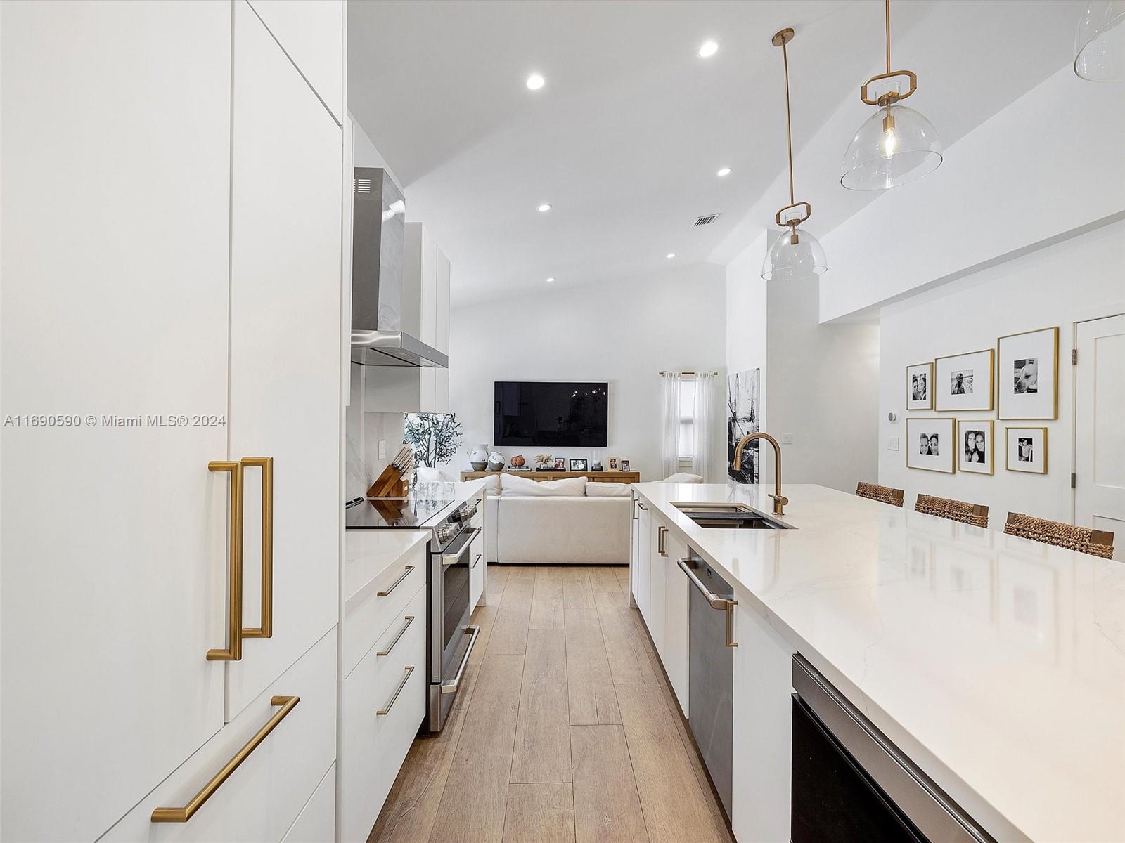 ROSMONT SUB - Residential Lease