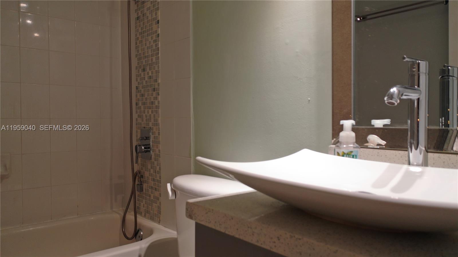 VISTA ALEGRE TOWNHOMES VI - Residential Lease