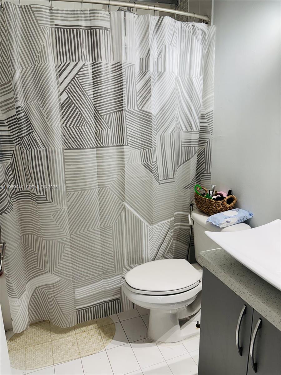 VISTA ALEGRE TOWNHOMES VI - Residential Lease