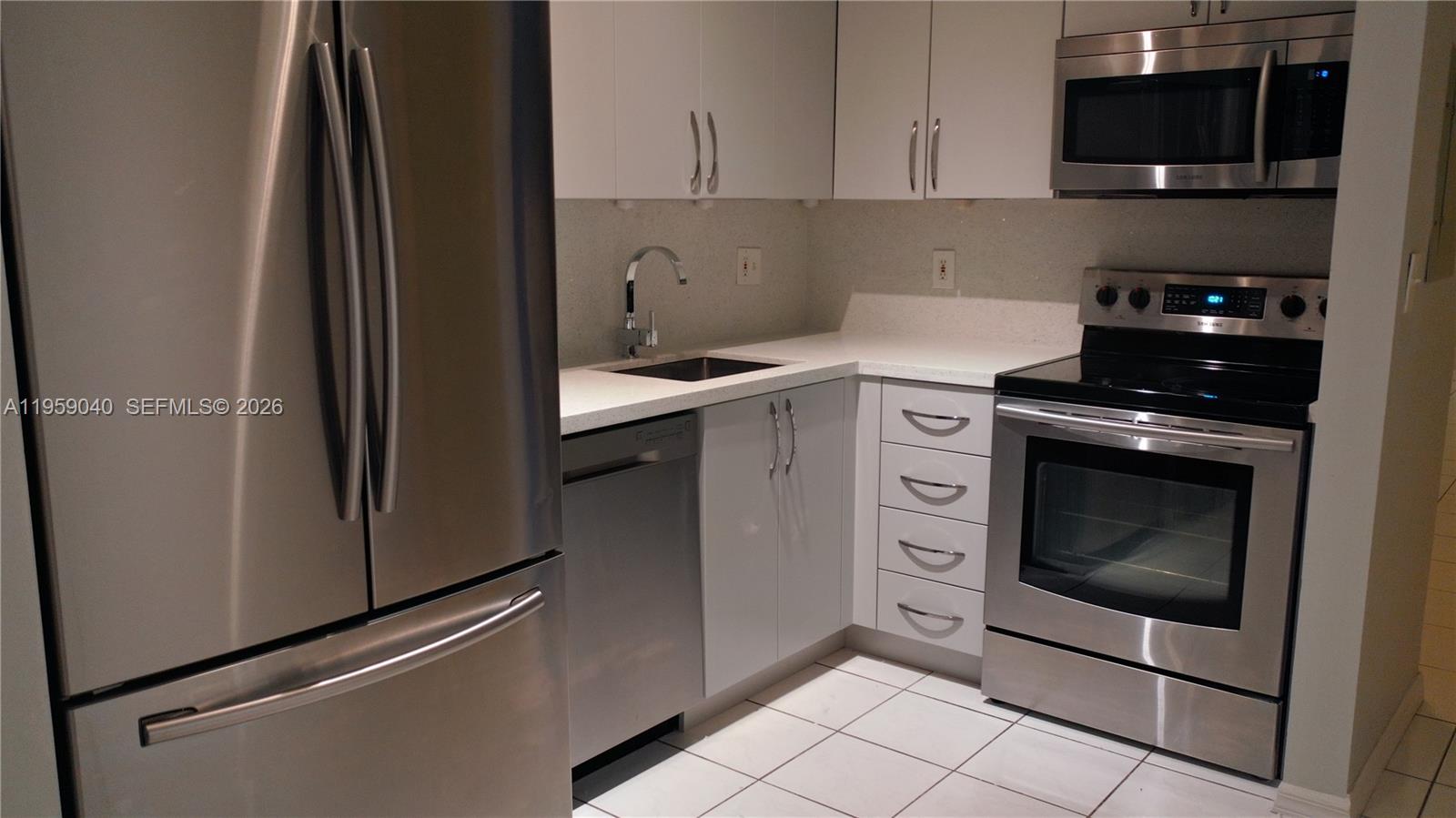 VISTA ALEGRE TOWNHOMES VI - Residential Lease