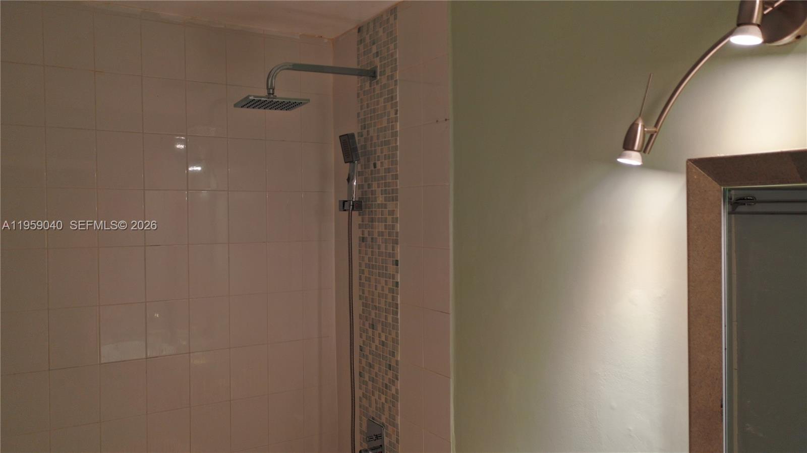 VISTA ALEGRE TOWNHOMES VI - Residential Lease