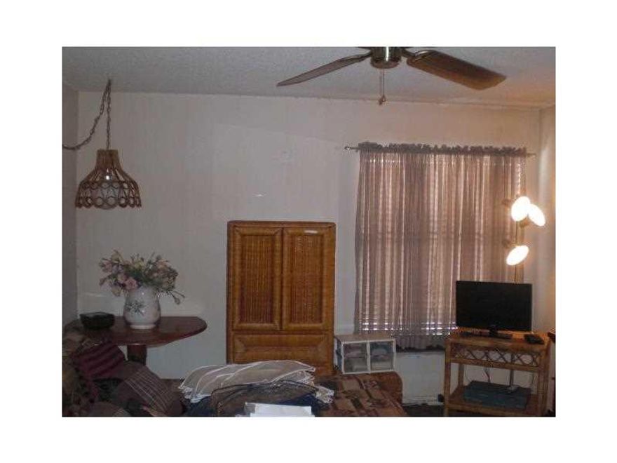 BEAUTIFUL AND BIG CONDO, EXCELENT LOCATION, CLOSE TO SAWGRASS MALL JUST 5 MINUTES