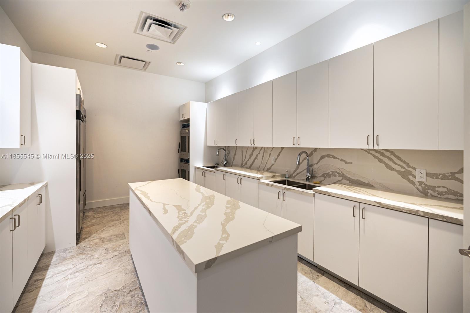 DELRAY VILLAS 5 - Residential