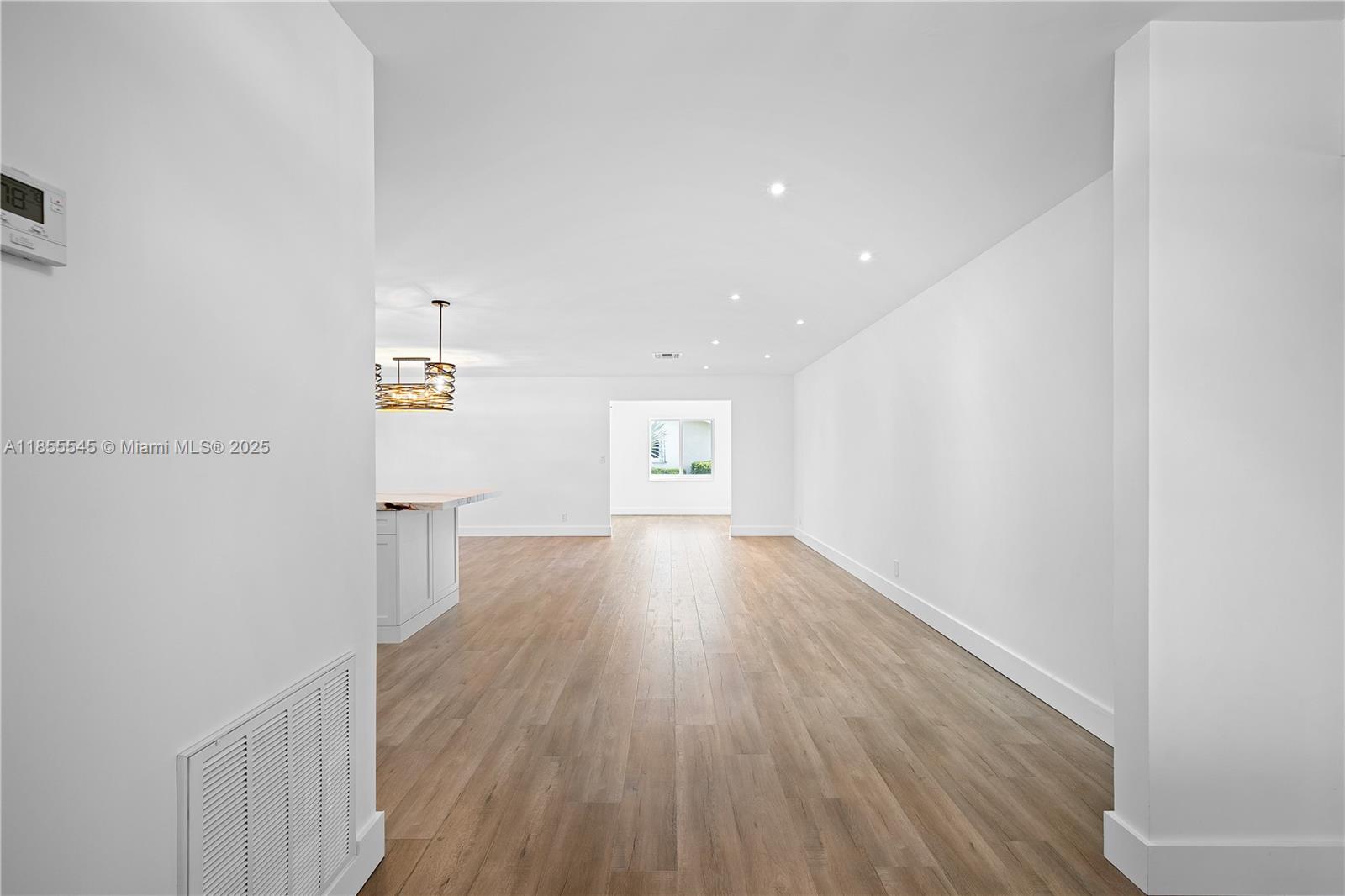 DELRAY VILLAS 5 - Residential