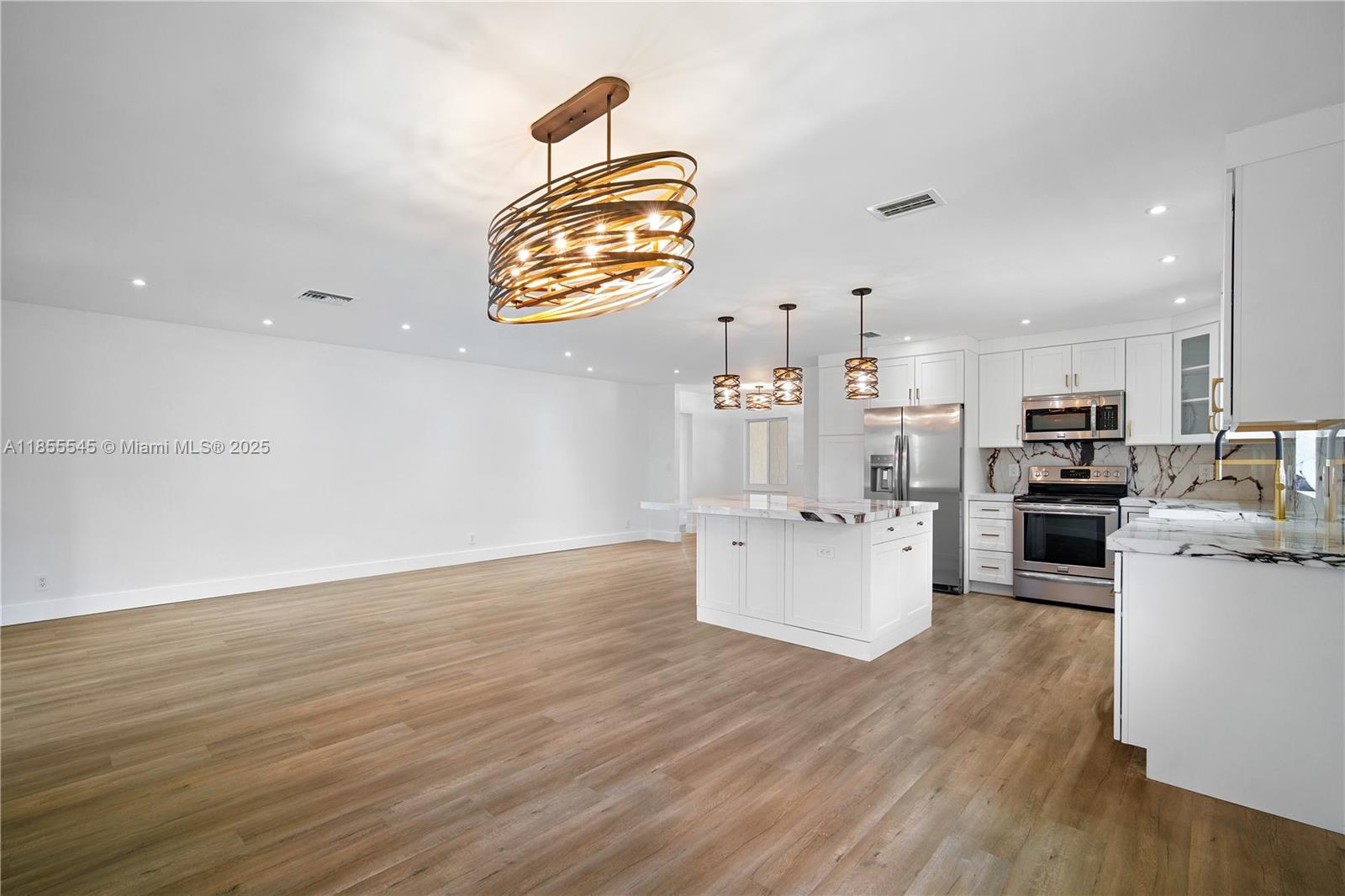 DELRAY VILLAS 5 - Residential