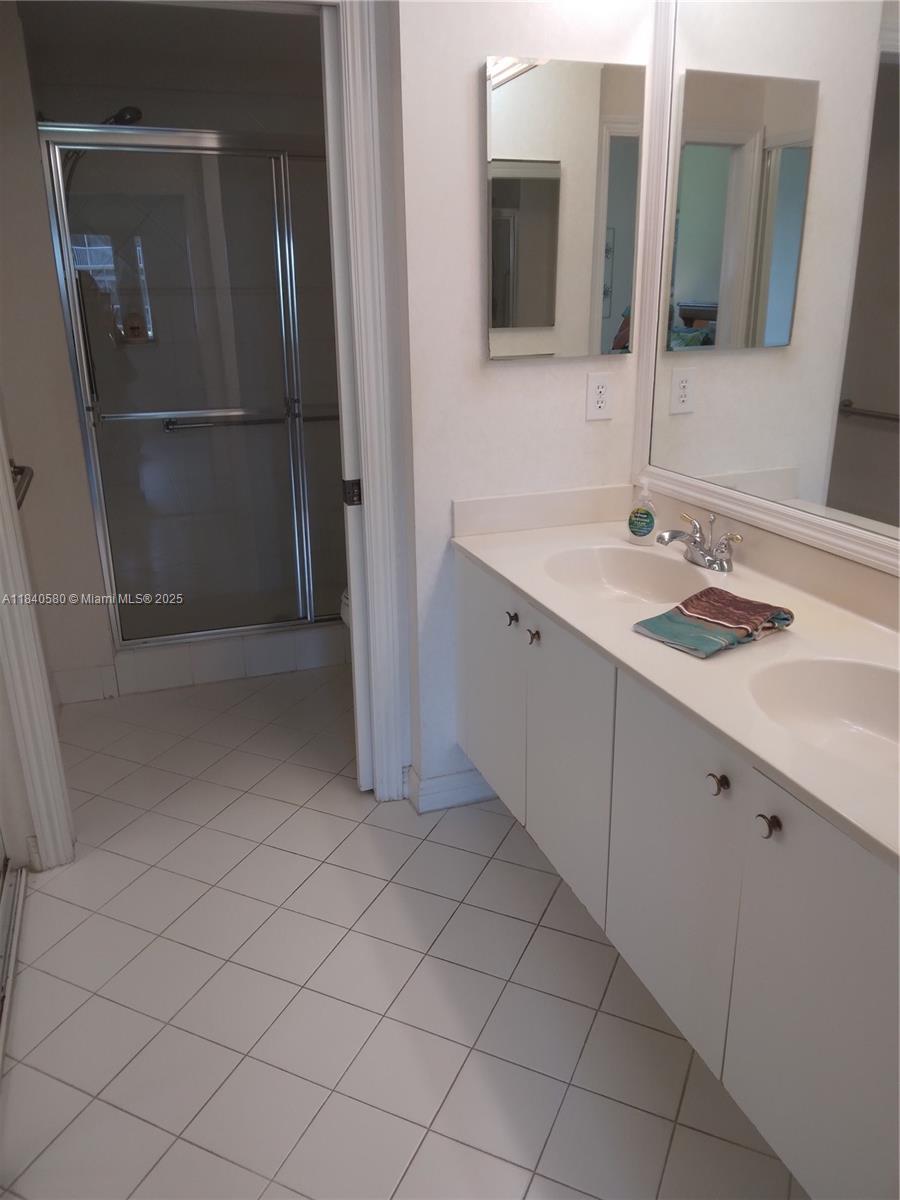 SOUTHAMPTON CONDOMINIUM - Residential