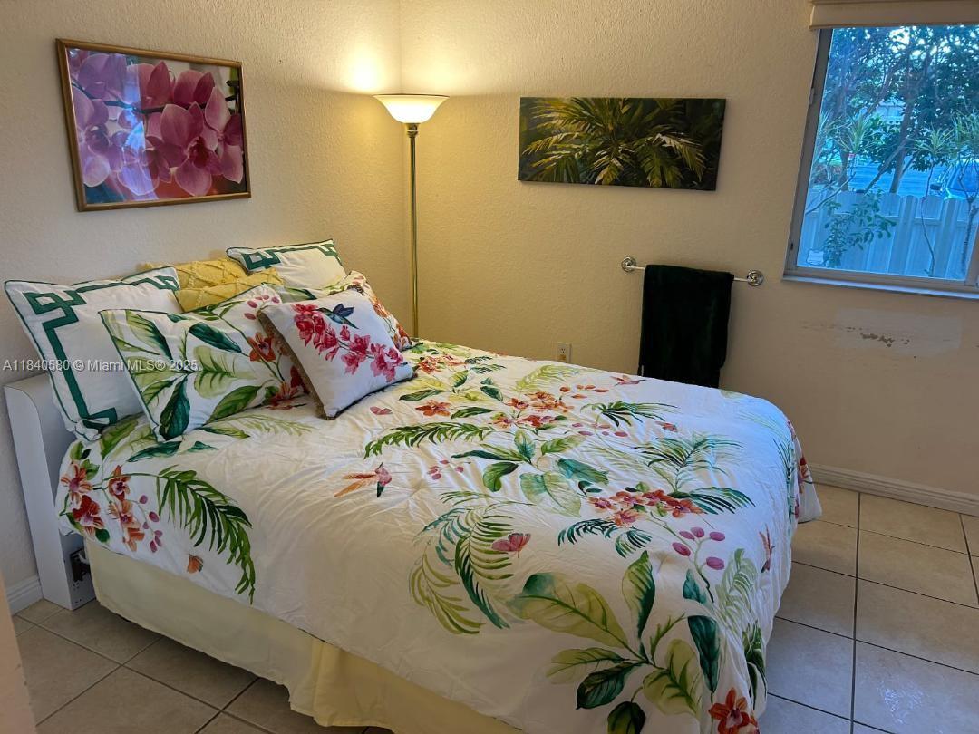 SOUTHAMPTON CONDOMINIUM - Residential