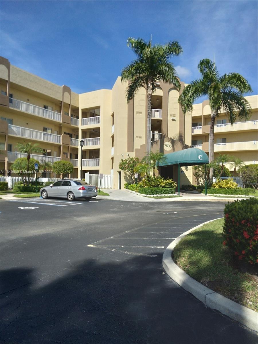 SOUTHAMPTON CONDOMINIUM - Residential