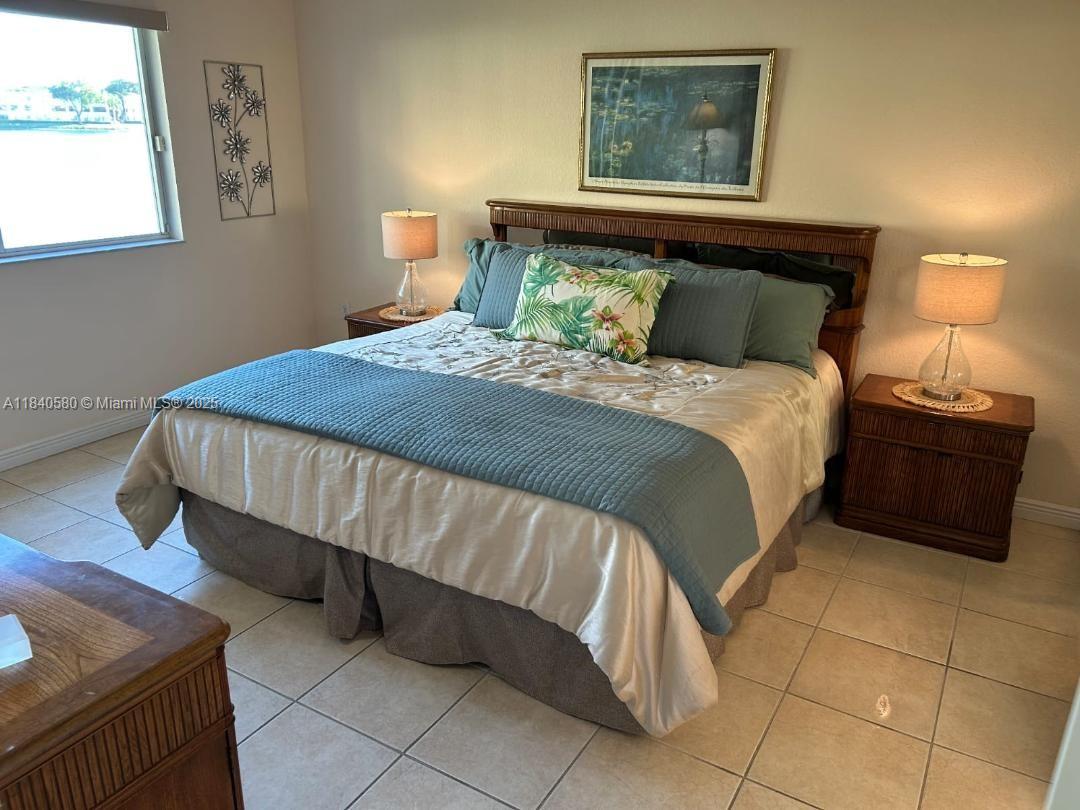 SOUTHAMPTON CONDOMINIUM - Residential