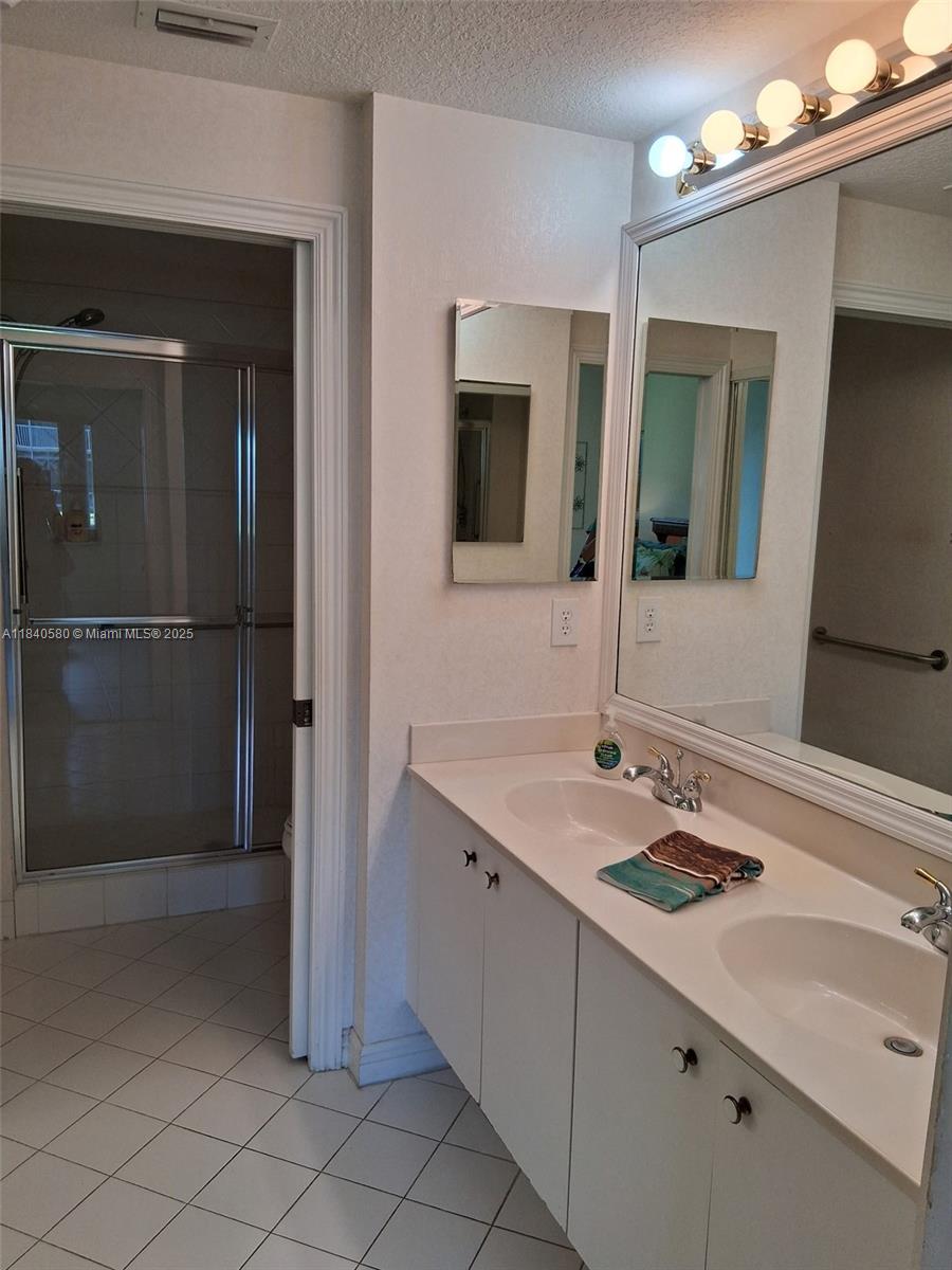 SOUTHAMPTON CONDOMINIUM - Residential