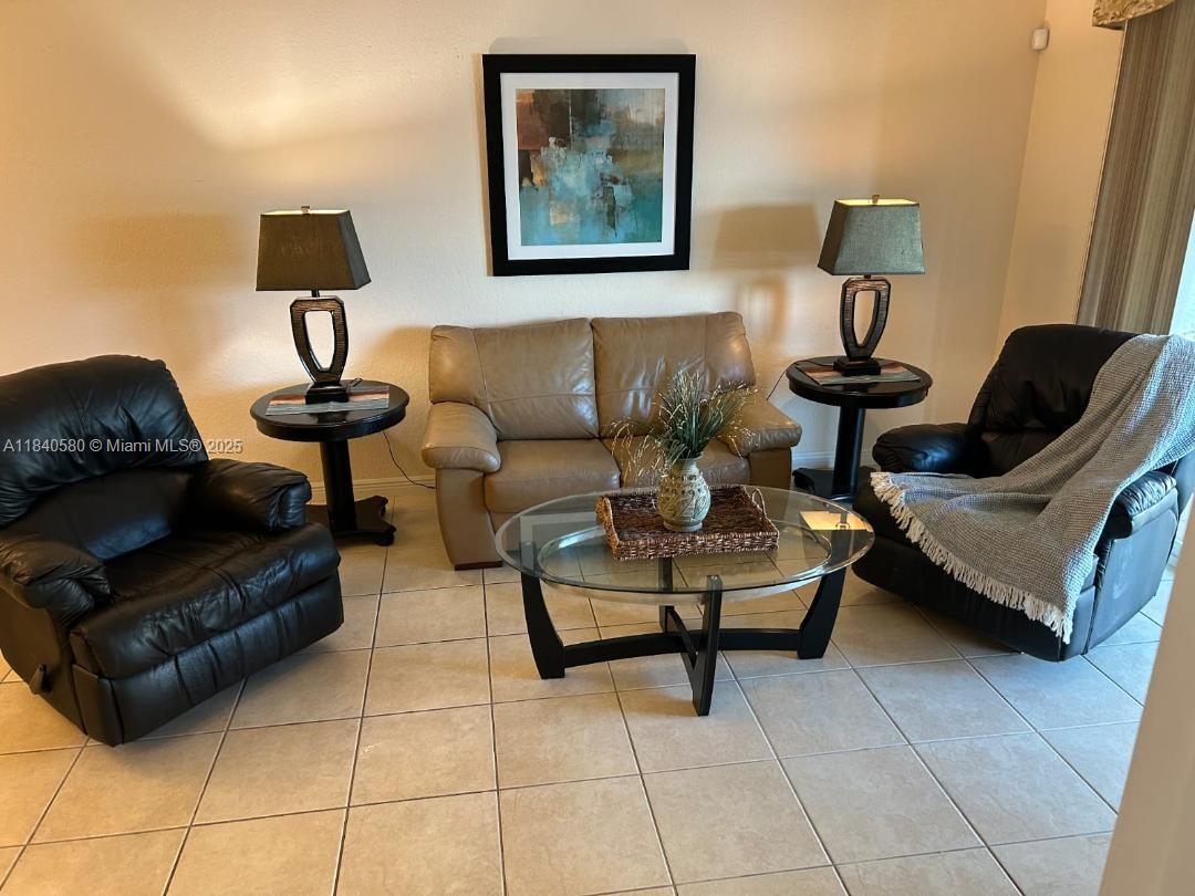 SOUTHAMPTON CONDOMINIUM - Residential