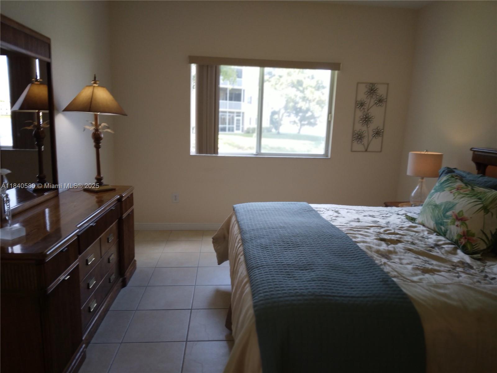 SOUTHAMPTON CONDOMINIUM - Residential