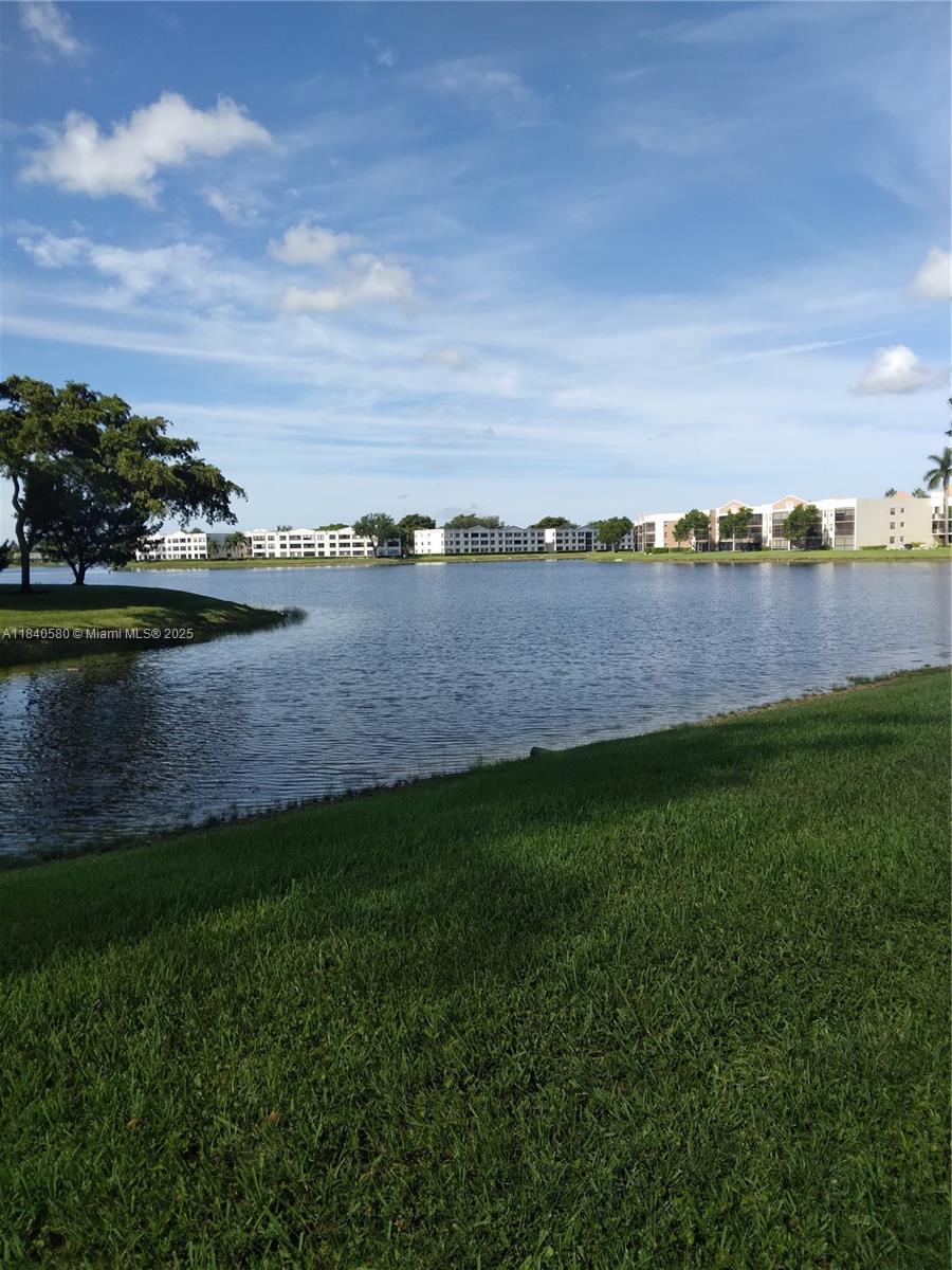 SOUTHAMPTON CONDOMINIUM - Residential