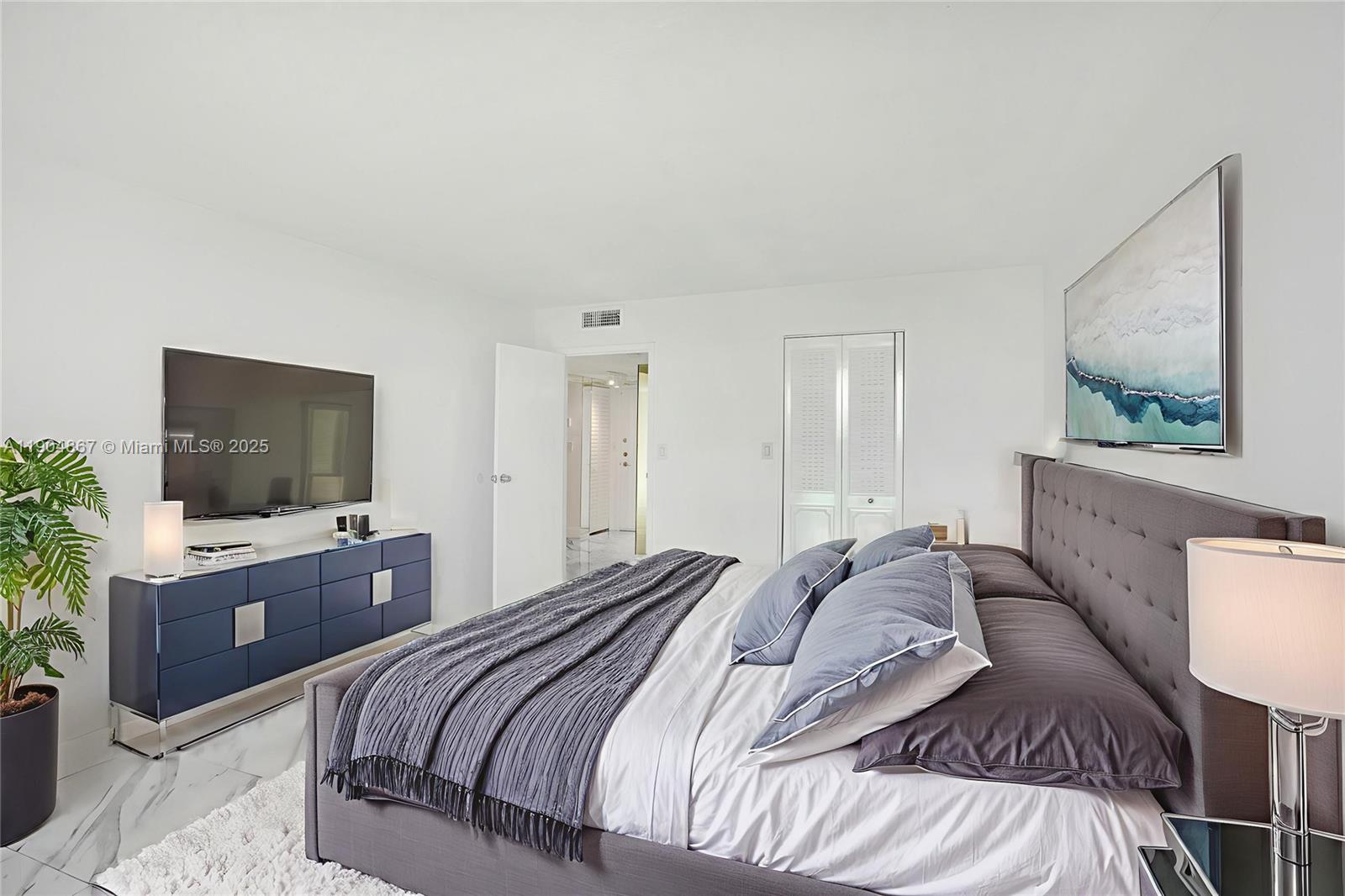 1000 Parkview Dr 811