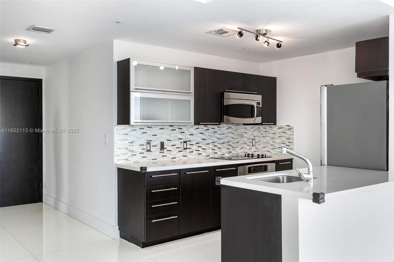 IVY CONDO - Residential