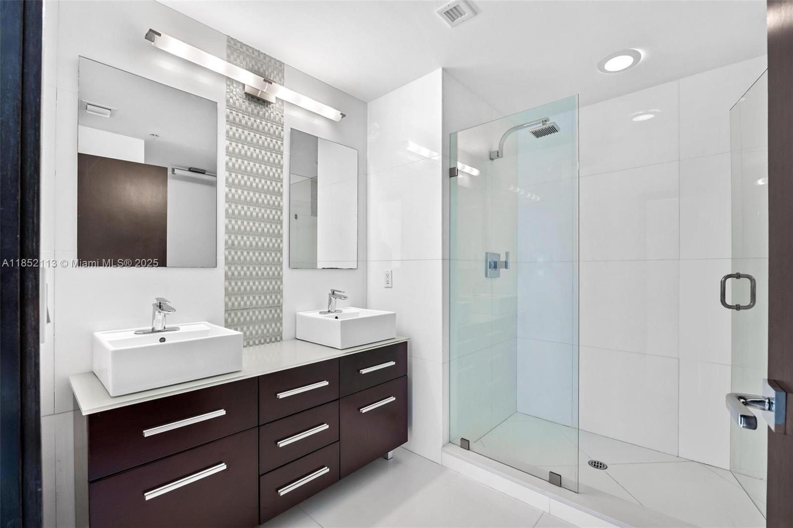 IVY CONDO - Residential