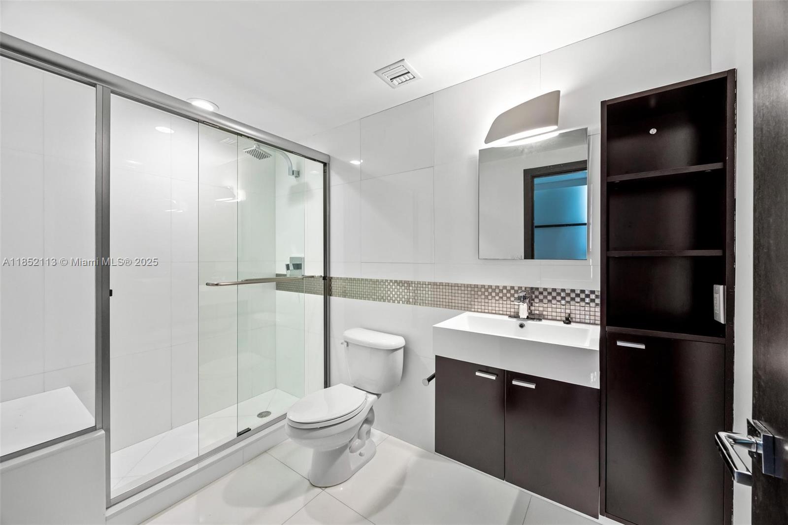 IVY CONDO - Residential