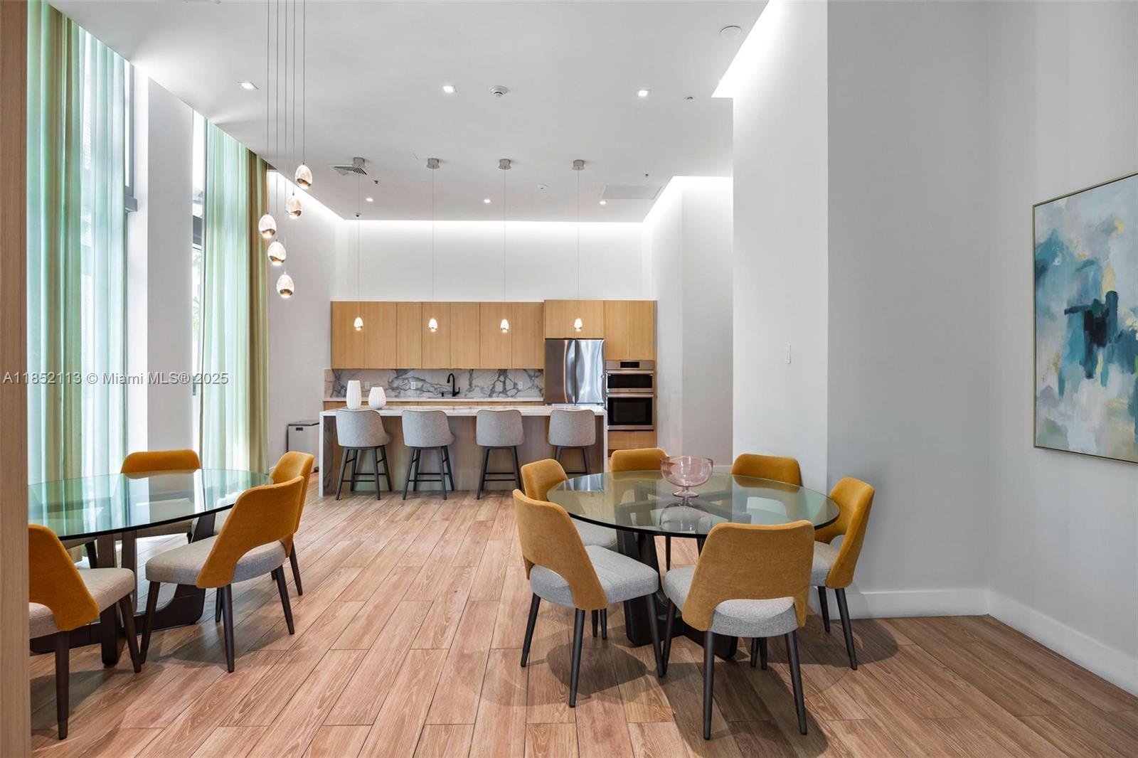 IVY CONDO - Residential