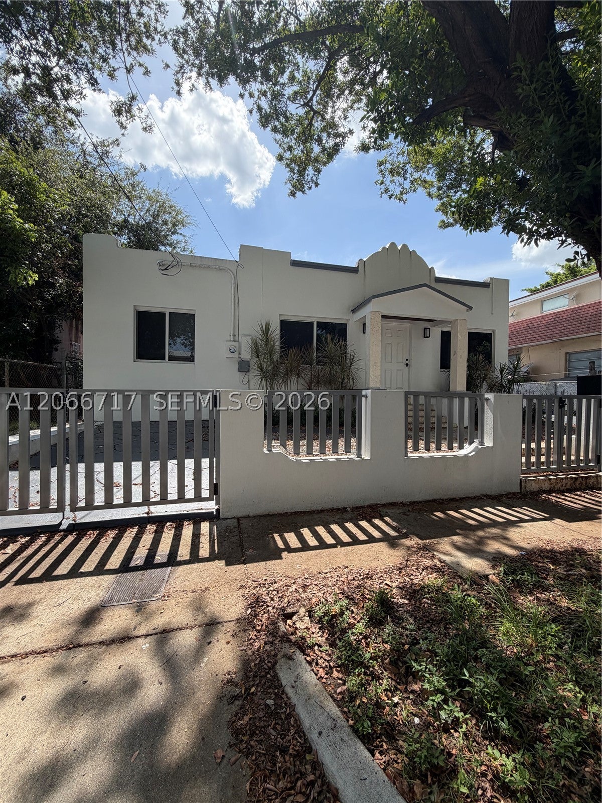 328 SW 15th Ave - - Image 1