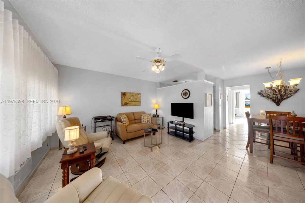 Photo of 900 SW 10th Ter #14S, Hallandale Beach, FL 33009 (MLS # A11978598)