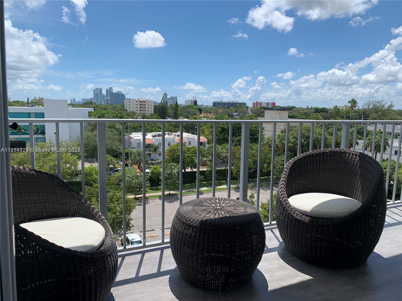 650 NE 64th St G607